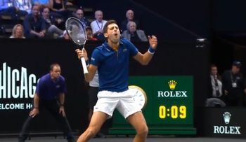 El blooper de Novak Djokovic en su partido de dobles junto a Roger Federer en la Laver Cup