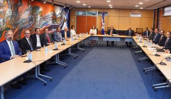 Valdez Albizu junto al ABA pasan revista al comportamiento del sector financiero y las perspectivas económicas del 2023