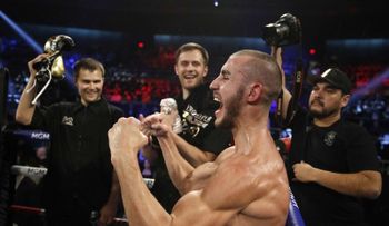 "Recibiste muchos golpes": entrenador suplica detener al boxeador ruso que ahora está en coma inducido 