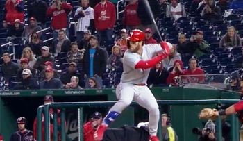 Harper fue abuchedo, pero silenció a los fanáticos de su antiguo equipo, con su tercer jonrón