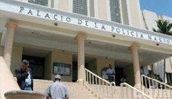 Policía apresa a cuatro â??delincuentesâ? y les ocupa RD$180 mil y pistola