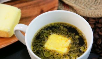 Baja de peso con esta increíble receta de café con mantequilla 