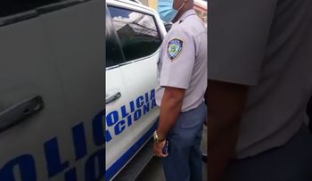 Marte Martínez justifica el "macuteo" a que más del 80% de los policías se están cayendo a padazos, por el bajo salario que reciben