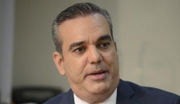 Abinader dice que la participación activa de los jóvenes es decisiva para el país