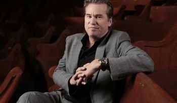 Val Kilmer espera resultados médicos, pero dice que no tiene un tumor 