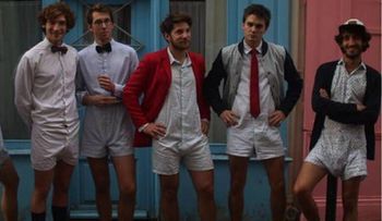 Calchemise, la moda de la camisa con calzoncillo que arrasa