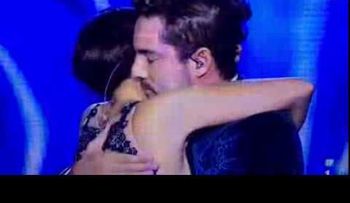David Bisbal le expresa cariño a Chenoa, pero le hizo el "fo" cuando intentó besarlo (VIDEO)