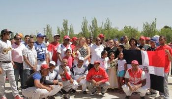 Deportistas dominicanos en Madrid reconocen labor del Cónsul doctor Frank Bencosme