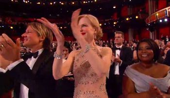 Nicole Kidman se convirtió en viral por su extraña forma de aplaudir