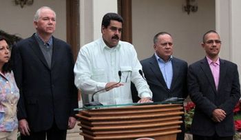 Maduro denuncia campaña contra el Sistema Nacional de Salud