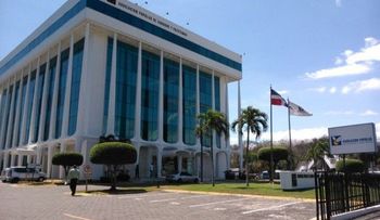 APAP lleva al Banco Central su programa de educación financiera para sordos