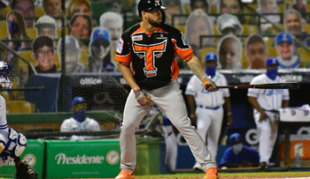Escogido sigue activo; contrata receptor Gary Sánchez y al relevista Jeurys Familia