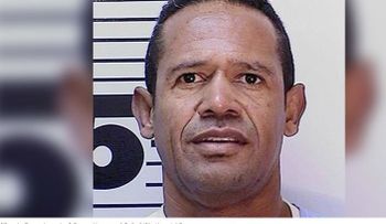 Un condenado a prisión de por vida se hace rico por haber sido convertido en un "esclavo sexual"