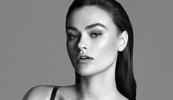 Revuelo por modelo de Calvin Klein considerada "de talla grande"