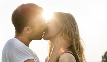 Personas que besan mucho viven más y sufren menos enfermedades; bésame, bésame mucho?