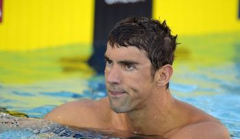 Michael Phelps suspendido por 6 meses; no irá al Mundial 