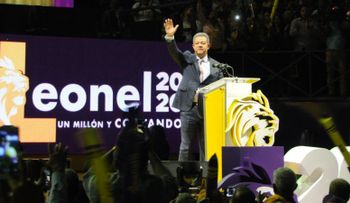  Leonel da contundente demostración de fuerza en el PLD;  anuncia candidatura para 2020 