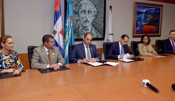 Banreservas firma acuerdo de cooperación con ADOEXPO