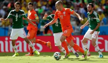 Holanda remonta y elimina a México