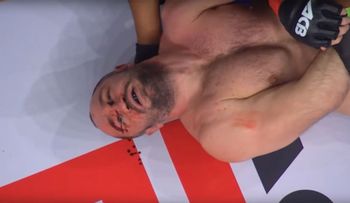 MMA: médicos "resucitan" en pleno octágono a un luchador víctima de un salvaje nocaut