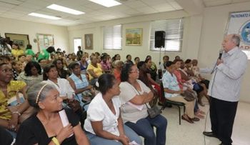 Primera Dama brinda prevención cáncer de mamas y osteoporosis