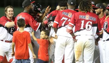 Leones le ganan al Licey y las Estrellas se imponen a las Aguilas 