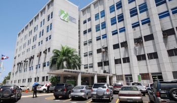 Juez impone coerción a empresaria Estrella Barriola Varela, acusada de fraude por RD$1,000 millones contra DGII