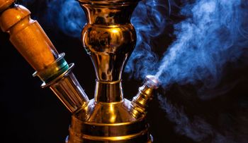 Una hora de Hookah equivale 100 ó 200 cigarrillos en un día