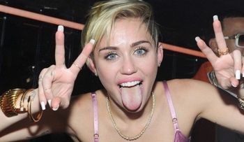 Pecho desnudo de Miley no tiene el impacto de Janet