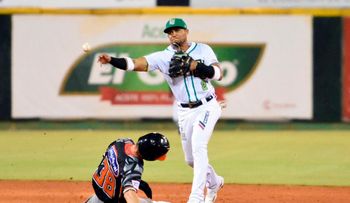 Toros, LE y hasta las Aguilas en "guerra" por firma de Gustavo Núñez; tendrían que incluir a Lake en el paquete