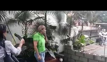 Insólito, inaudito, increíble y abusivo: Coronel construye pared en medio de una calle para que nadie transite