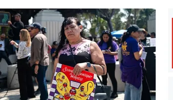 Latinos en Los Ángeles: "Aquí estamos y no nos vamos" a Trump
