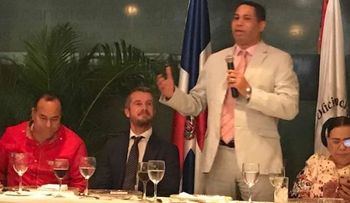 Trajano Santana, director de ONDA, ofrece cena navideña a los medios