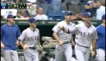 Ortiz pega triple y Boston arrolla a Rangers