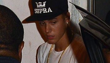 Golpean a Justin Bieber en club nocturno de Canadá