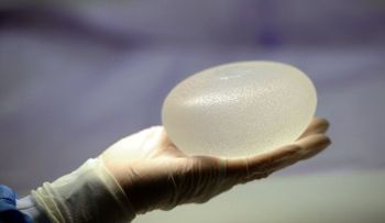 La FDA reporta 9 muertes por extraño cáncer asociado con implantes mamarios