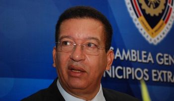 54 alcaldes peledeístas favorecen a Johnny Jones para la Liga Municipal Dominicana