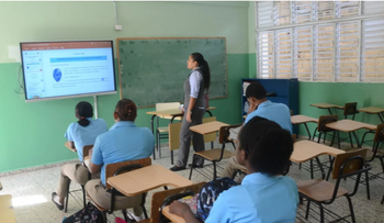 Maestros recibirán aumentos de hasta 32% con retroactivo de un año