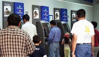 Tocar recibos de cajero puede aumentar absorción de sustancia peligrosa 