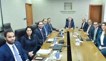 Valdez Albizu se reunió con una delegación del Citibank interesada en conocer su visión sobre el discurrir local y global de la economía