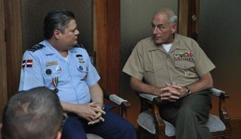 Jefe Comando Sur de los Estados Unidos visita la DNCD