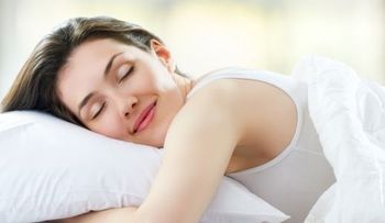Dormir una hora en las tardes te hace más inteligente, según estudios. 