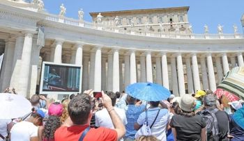 El papa dice cristiano que no sabe escuchar a Dios, no es libre