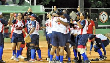 Cuba descalificó a RD en Panamericano de Softbol Femenino  