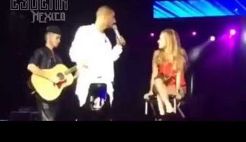 El fallido beso de una fan por el que Maluma recibe ácidas críticas