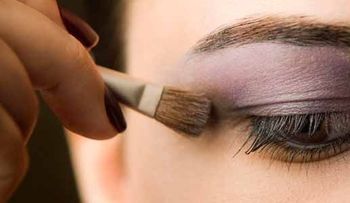 Aplica las sombras según tu forma de ojos