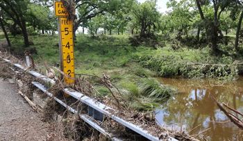 Texas reduce a tres el conteo de desaparecidos tras fuertes inundaciones