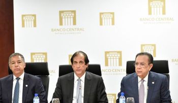 Gobierno plantea a bancos facilitar créditos para que personas de bajos ingresos adquieran viviendas