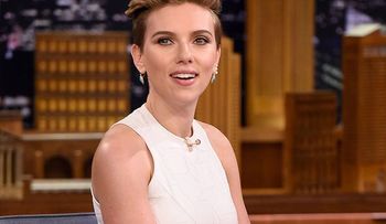 Scarlett Johansson vuelve a sacudir las redes sociales con nuevo desnudo
