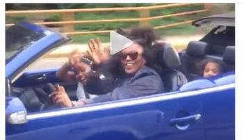 Sergio Vargas dando vuelta en un cepillo; toda una celebridad